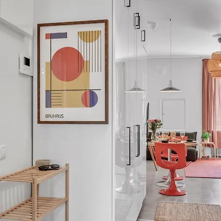 Apartment Red Bauhaus Kamppi Square 35m Tram Bus Wi-fi