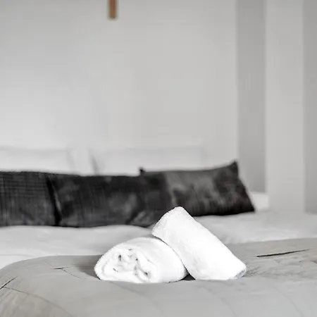 Red Bauhaus Kamppi Square 35m Tram Bus Wi-fi * Helsinki