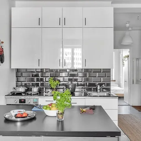 Red Bauhaus Kamppi Square 35m Tram Bus Wi-fi Helsinki