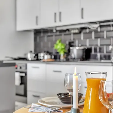 Red Bauhaus Kamppi Square 35m Tram Bus Wi-fi Apartment Helsinki