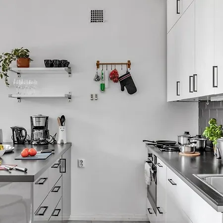 Apartment Red Bauhaus Kamppi Square 35m Tram Bus Wi-fi Helsinki