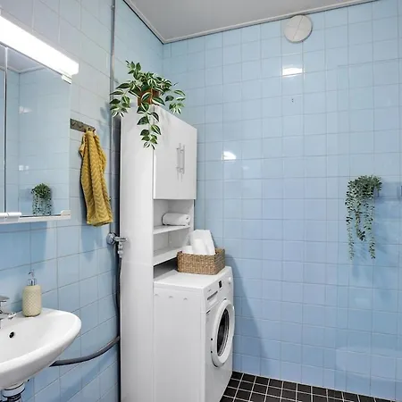 Red Bauhaus Kamppi Square 35m Tram Bus Wi-fi * Helsinki