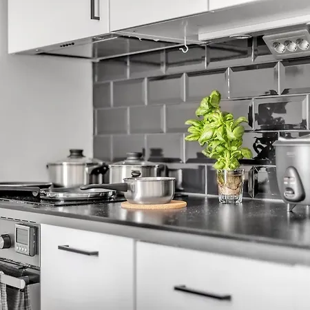 Red Bauhaus Kamppi Square 35m Tram Bus Wi-fi Apartment Helsinki