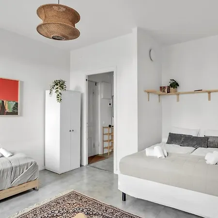 Apartment Red Bauhaus Kamppi Square 35m Tram Bus Wi-fi