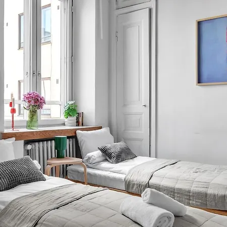 Red Bauhaus Kamppi Square 35m Tram Bus Wi-fi Apartment Helsinki