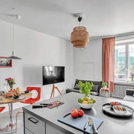 Red Bauhaus Kamppi Square 35m Tram Bus Wi-fi